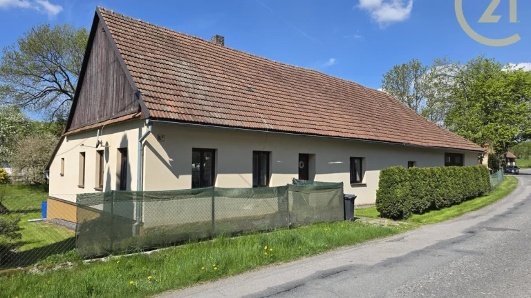 RD/chalupa 2+1 Stašov, velká zahrada s potokem, veranda, ...
