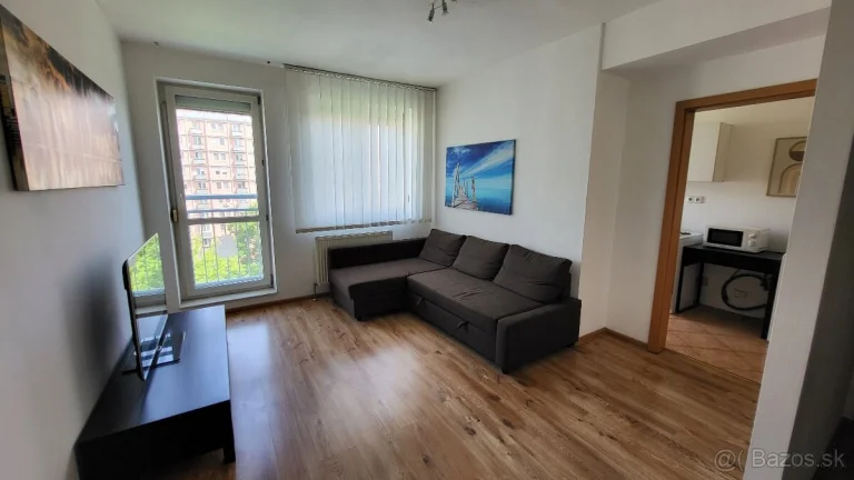 Slnečný 2-izbový byt Račianske mýto
