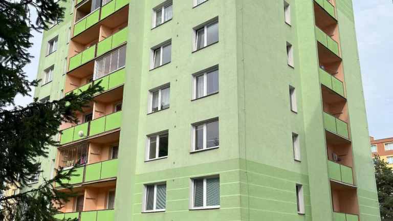 Byt 2+kk, 42m2, Bruntál, lodžie. Po rekonstrukci.