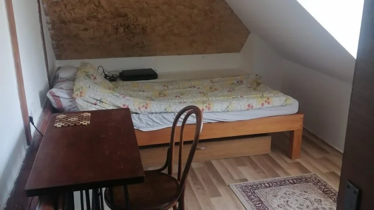 Pronájem pokoje v Kosově Hoře - Dům u černé kočky čp 7.