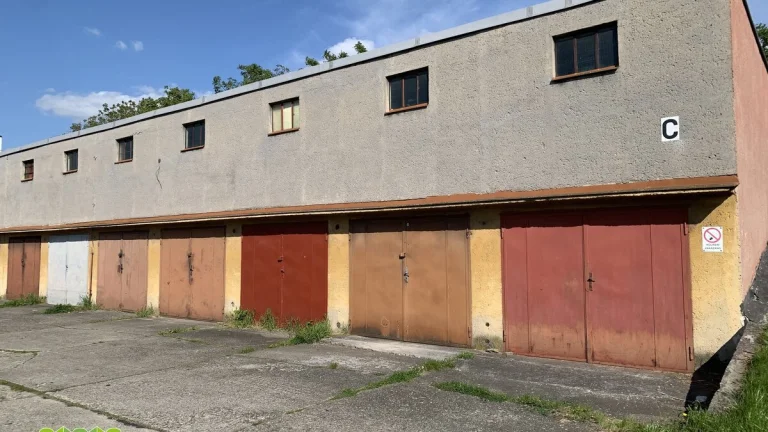 Pronájem garáže, 16 m2 - Uherské Hradiště, ev.č. 03211