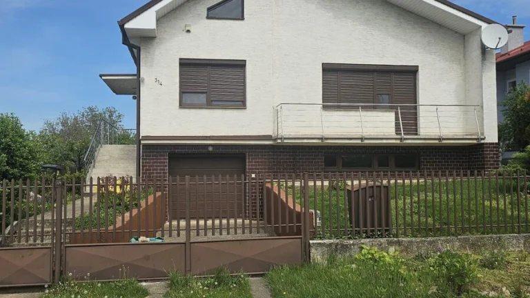 Zachovalý štvorizbový domček – Zemianske Sady