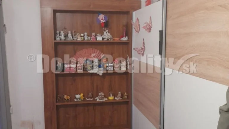 "REZERVOVANÉ" Predaj 3izb.byt v centre Želiezoviec