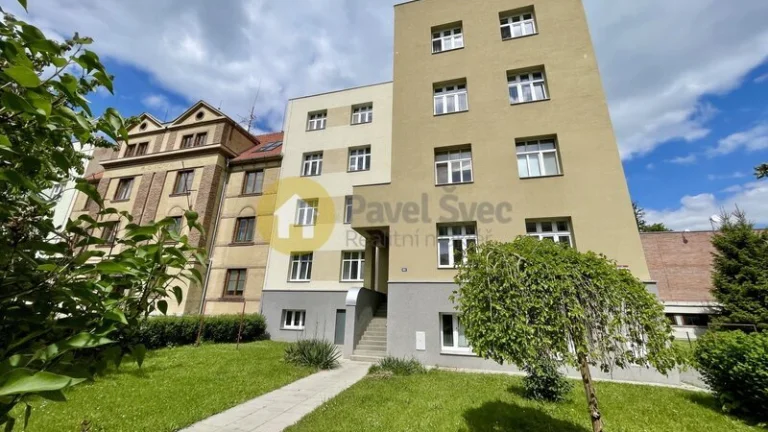 Prodej prostorného byt 2+1, balkon, komora, sklep, Strakonic