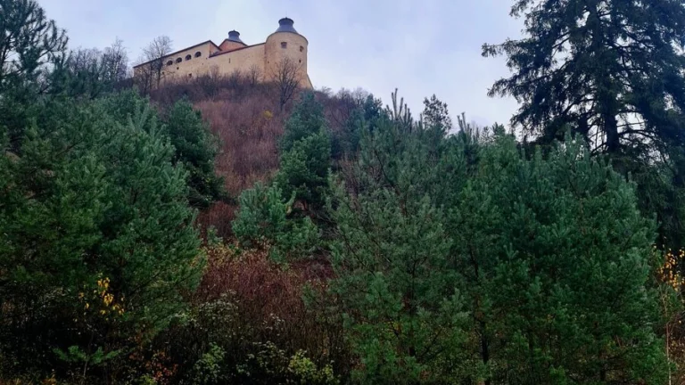 Pozemek přímo pod hradem Krásná Hôrka