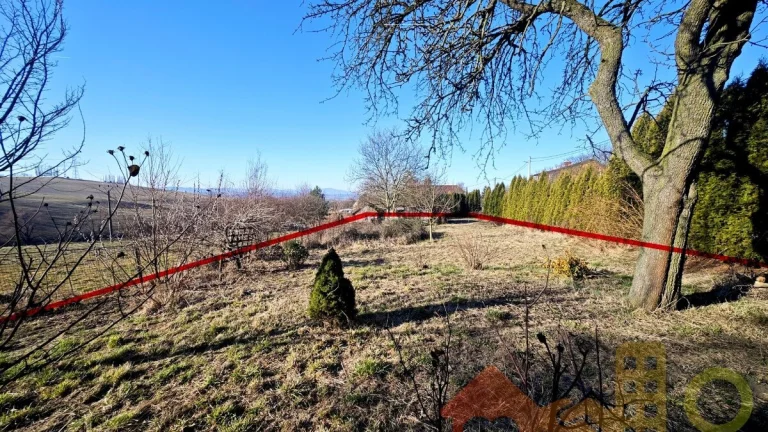 Prodej stavebního pozemku 942m2 v Perná