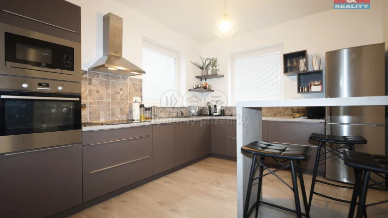 Prodej bytu 3+kk s garáží, 66 m², Karlovy Vary, ul. Akátová