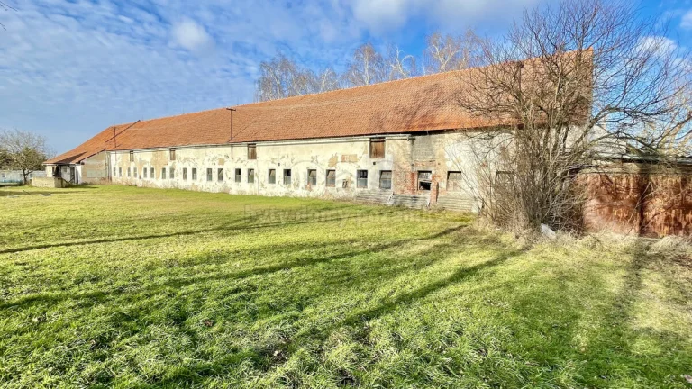 Prodej zemědělského objektu, 1700 m², Dolní Chvatliny