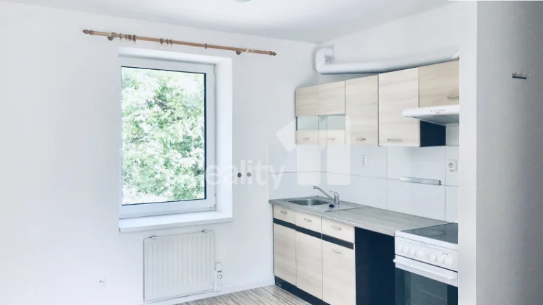 Mezonetový nezařízený byt 2+kk, 75 m2 v Praze 9 - Hrdlořezy