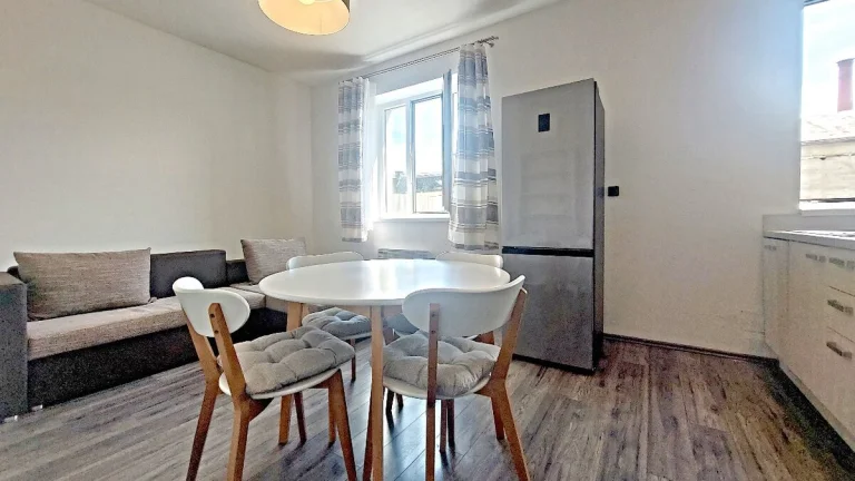 Pronájem zařízeného bytu 2kk, ul. Hornoměcholupská, Praha 10