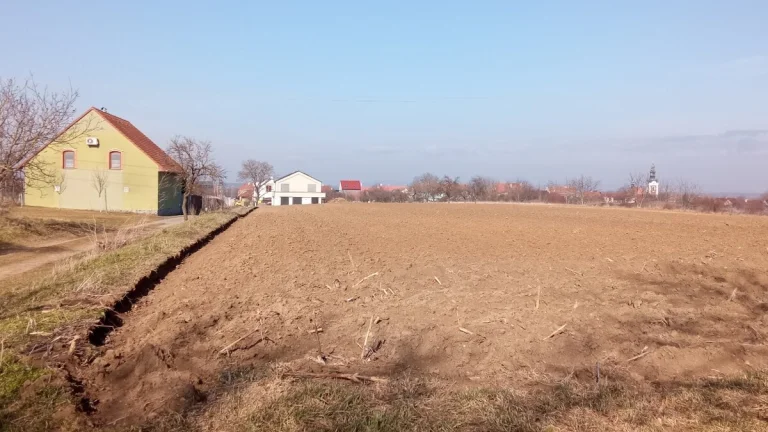 Pozemek Vnorovy