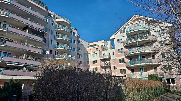 Pronájem 2KK s velkou terasou, Praha 10, ul. Gutova