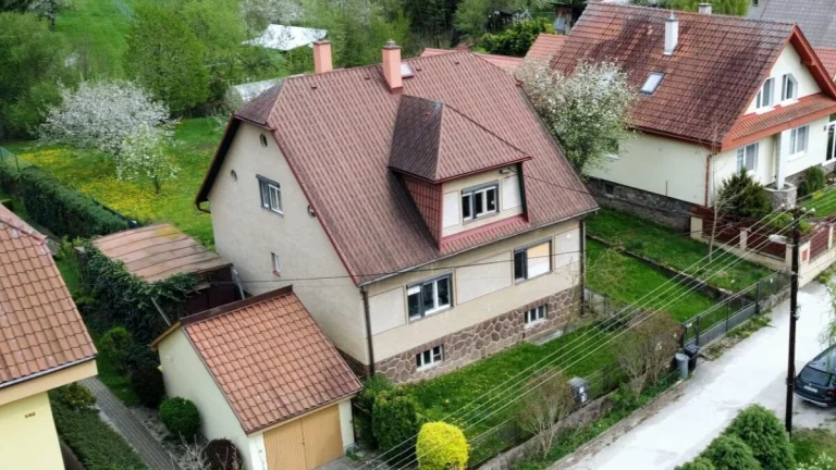 Na predaj rodinný dom s veľkým slnečným pozemkom 968m2