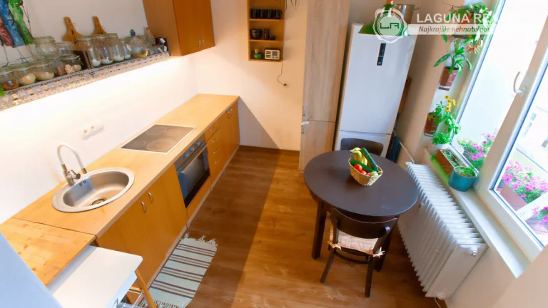 ZNÍŽENÁ CENA Byt 2+1 (56 m2) centrum Spišská Nová Ves