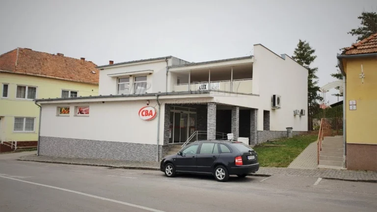 NA PRENÁJOM obchodný priestor s terasou v PUKANCI