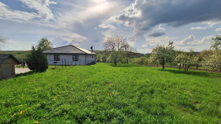 Stavebný pozemok v krásnom prostredí blízko Košíc, 2.700 m2.