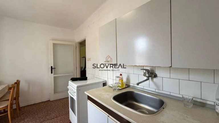 SLOVREAL - PREDAJ 2 IZBOVÝ BYT HANDLOVÁ