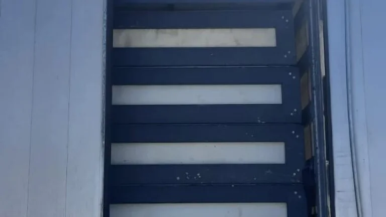Obytný kontejner se sociálním zařízením 3x6m.FLATPACK