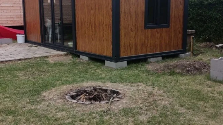 Obytný kontejner se sociálním zařízením 3x6m.