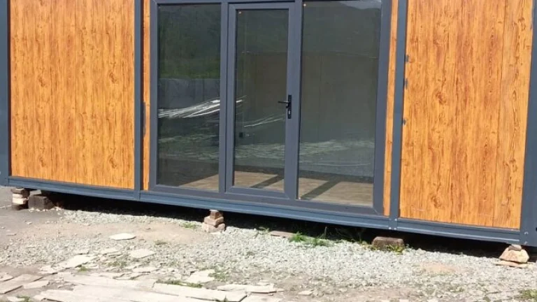 Obytný kontejner 3x7m.