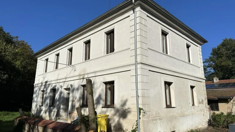 Prodej rodinného domu, 3 apartmány, 1 byt, zahrada, k.ú. Jar