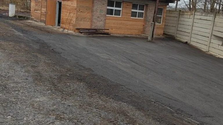 Prodám halu + garáž na vlastním pozemku 107m2