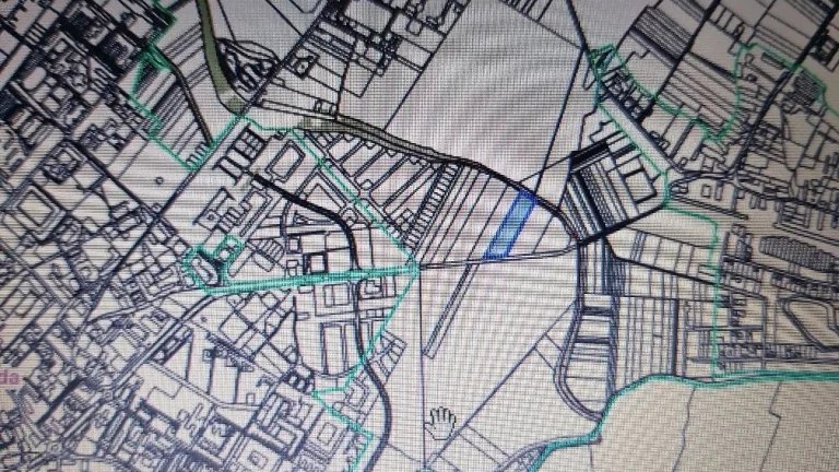 Pozemok na výstavbu nákupného centra, polyfunkčných budov, R