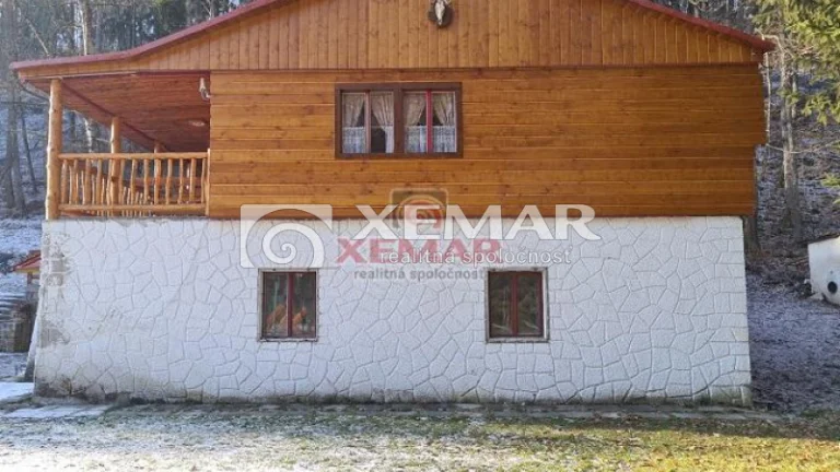 Na predaj rekreačná chata s pozemkom neďaleko Zvolena