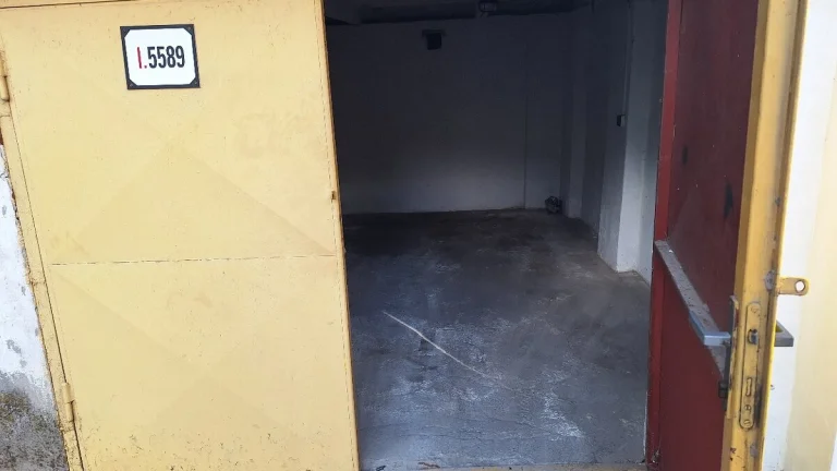 Garaž stare mesto na Alvincyzho , Belova vedla Albelli