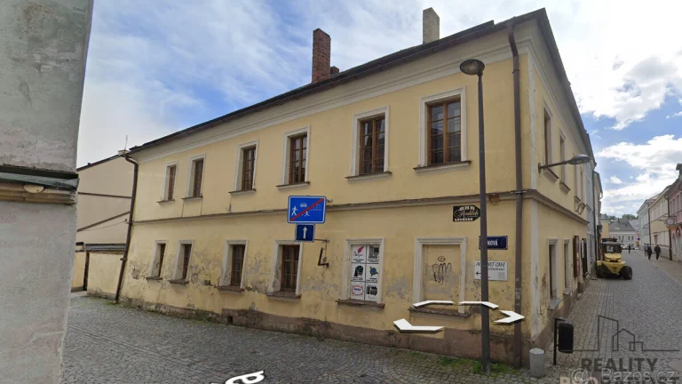 Prodej třípodlažního komerčního objektu v Poličce, komerční