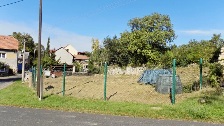 Prodej pozemku k bydlení, 594 m2 v obci Dlažkovice