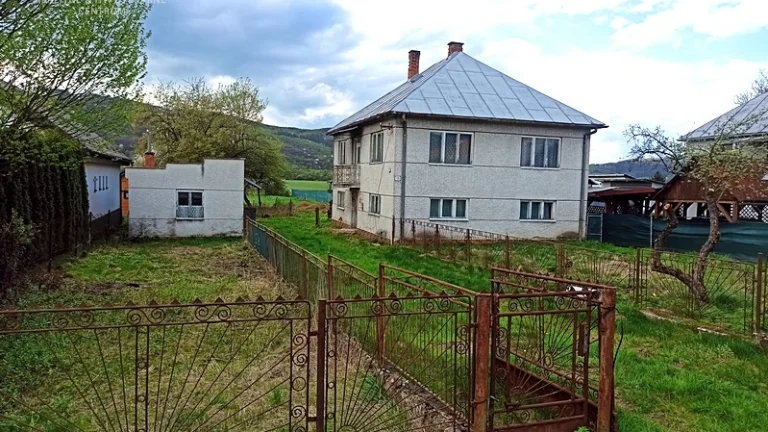 POZEMOK NA VÝSTAVBU S DOMOM BLÍZKO MESTA - BREZNICA, OKR. ST