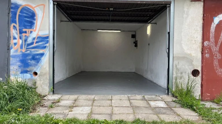 Pronájem garáže / skladu 20 m2 v Jihlavě Na Vyhlídce