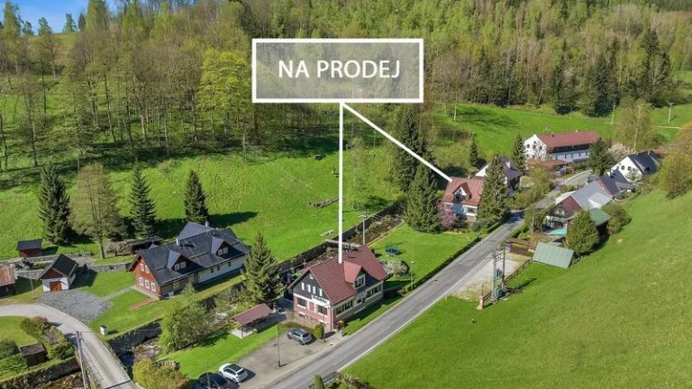 Penzion Rozárka s parkovištěm a rodinným domem s garáží, Dol