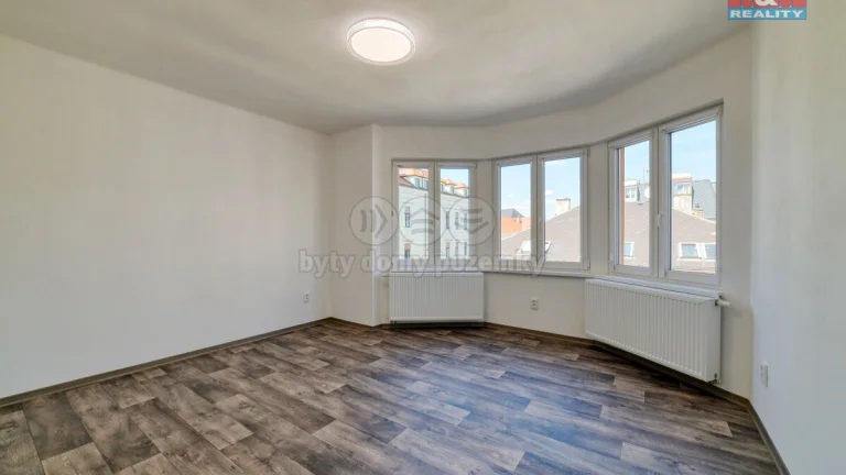 Prodej bytu 4+1, 121 m², Cheb, ul. Májová