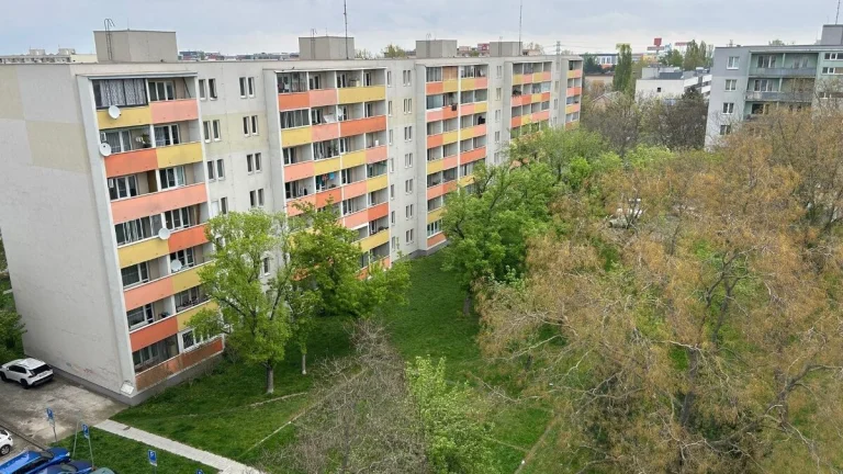 6i. byt, Ružinov, čiastočná rekonštrukcia