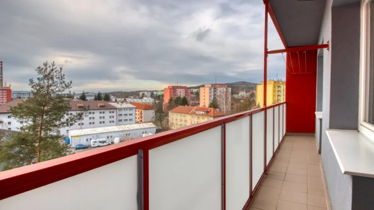 Příjemný byt 2+1 s obrovským balkónem v centru Rožnova