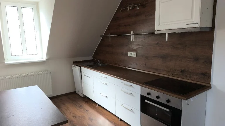Pronájem bytu 2+1, ca51m2, s vlastním vytápěním v LBC.