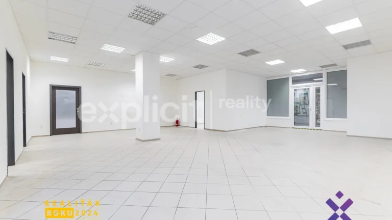 Pronájem obchodních prostor v centru města 142 m2 - Uherský