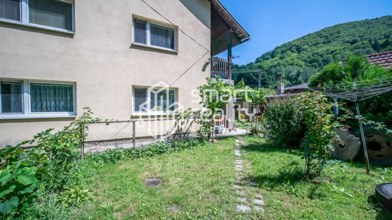 Na predaj, 4-6 izbový rodinný dom 160 m2, Zvolen - Neresnica