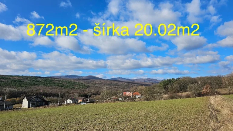 Stavebný pozemok so sieťami 872 m2 - na predaj