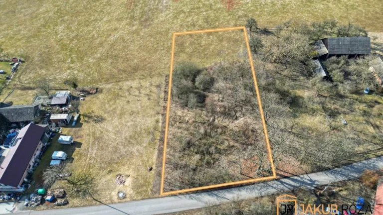 Prodej stavebního pozemku 3711 m² Lanžov