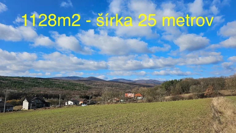 Veľkorysý 1128m2 stavebný pozemok pod lesom