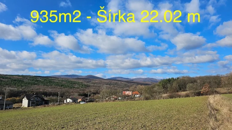 Krásny stavebný pozemok pod lesom - 935m2 - na predaj