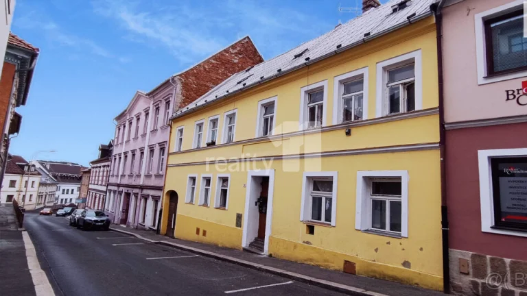 Dům s 5 byty v centru obce, Česká Lípa, 322m2