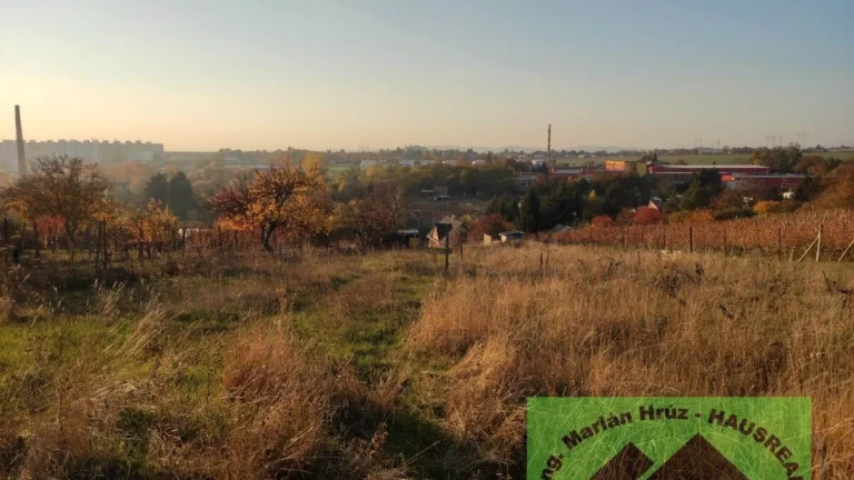 Pozemok o rozlohe 1200m2 s veľmi pekným výhľadom na Levice.
