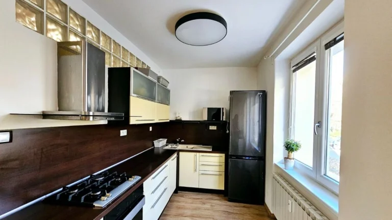 Prenájom 2-izbový byt pri Štrkovci, komplet zariadený