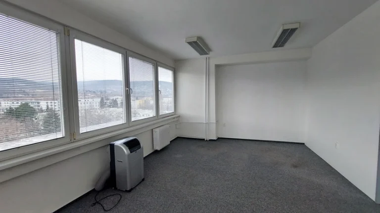 Prenajmeme dvoj kancelárie s parkovaním v BA Nové Mesto