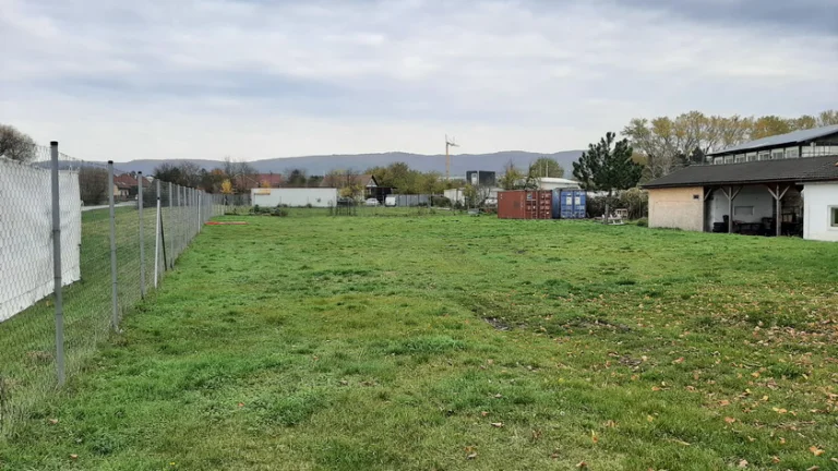 Predáme pozemok v priem. zóne v Bratislave IV. Z. Bystrici