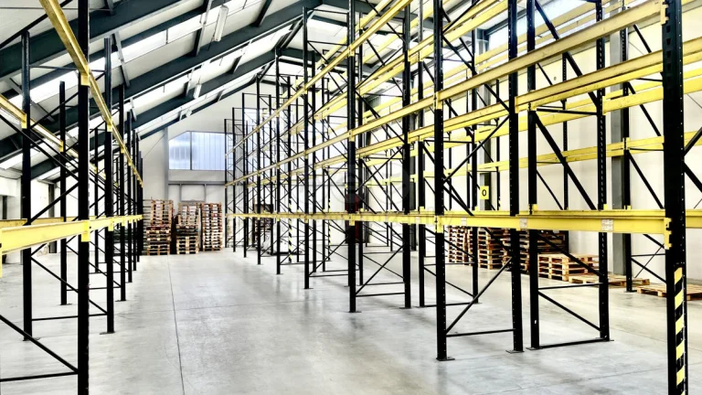 Pronájem sklad 407 m2 + 370 m2, + 193 m2 kanceláře, Praha 4